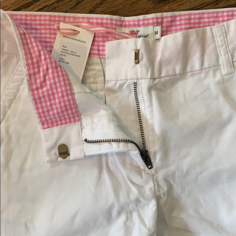 White vineyard vines shorts